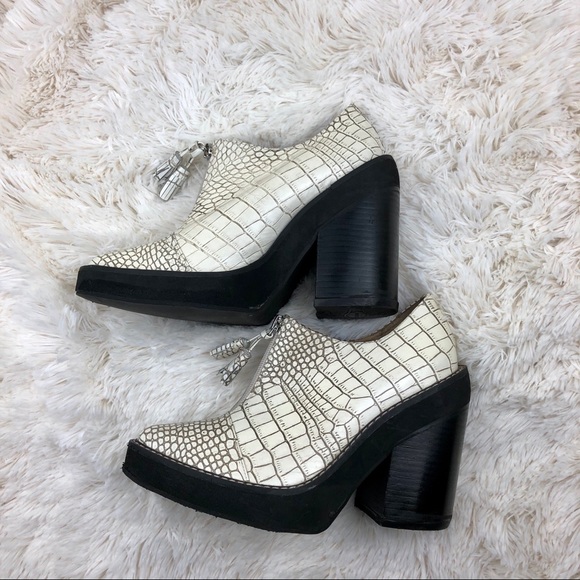 Jeffrey Campbell Fink Whit Croc Booties Size 8 - Picture 5 of 8